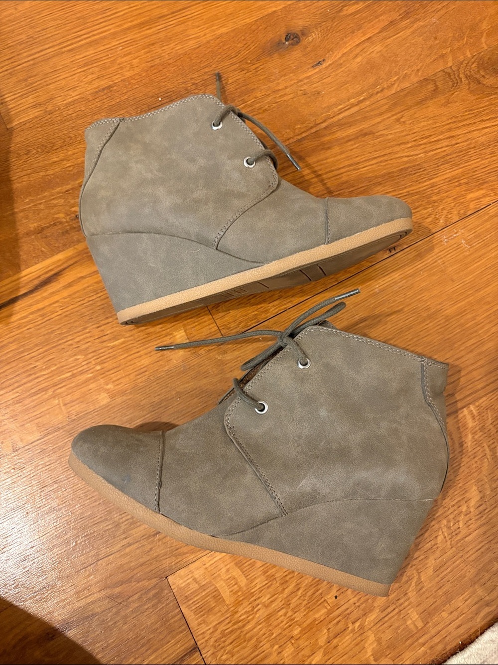 Toms Dark Taupe Lace Up Ankle Wedge Booties Size 6